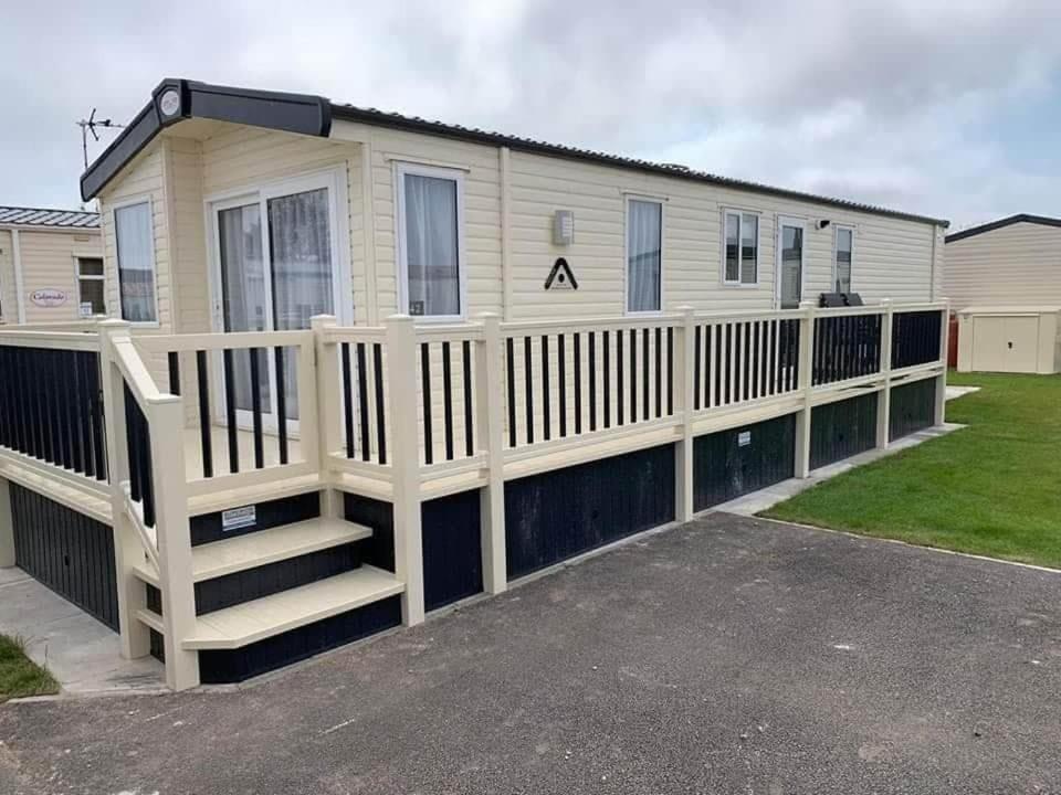 6 Berth Deluxe Caravan Palm Grove 42 Camping Chapel Saint Leonards